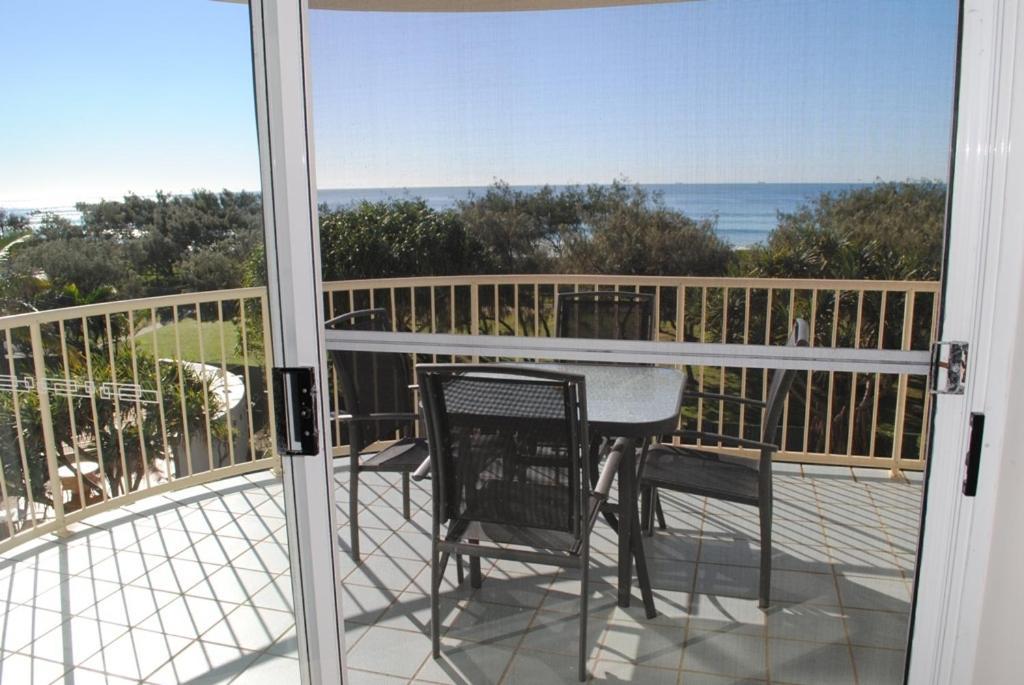 Surfside On The Beach Buddina Chambre photo